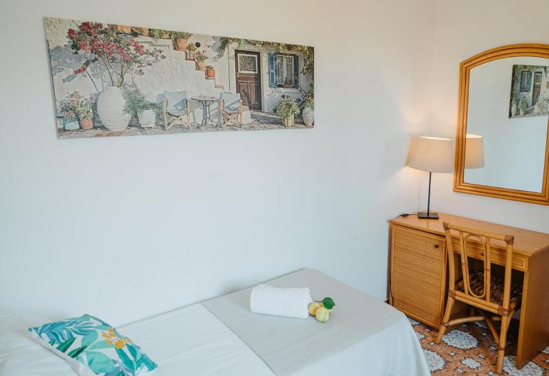 Economy Single Room image 3