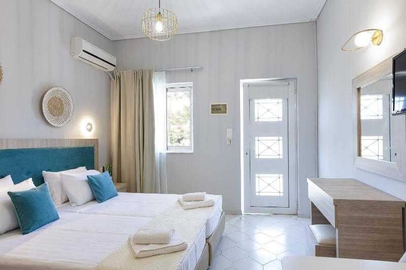 Deluxe Room image 2