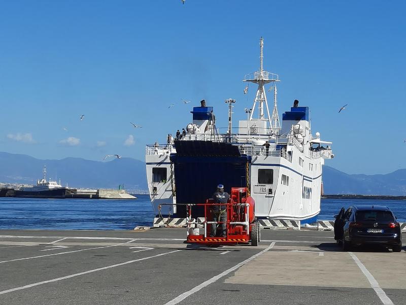 One-Bedroom Apartment image 3