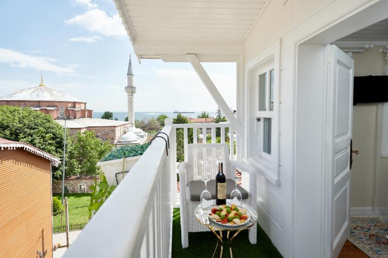 Suite with Sea View image 2