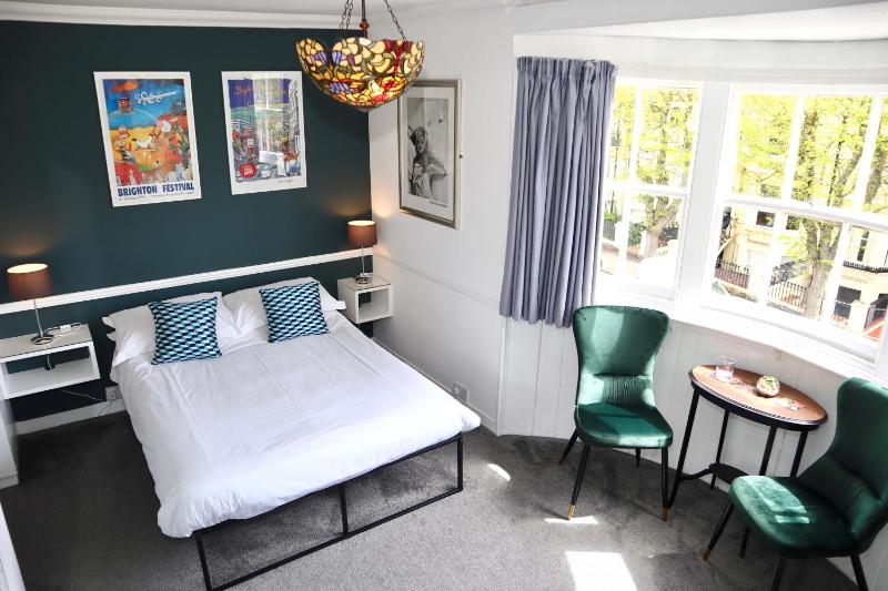 Large Double Room image 1