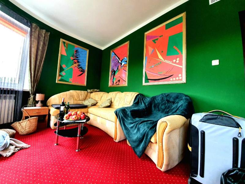 One-Bedroom Apartment image 2