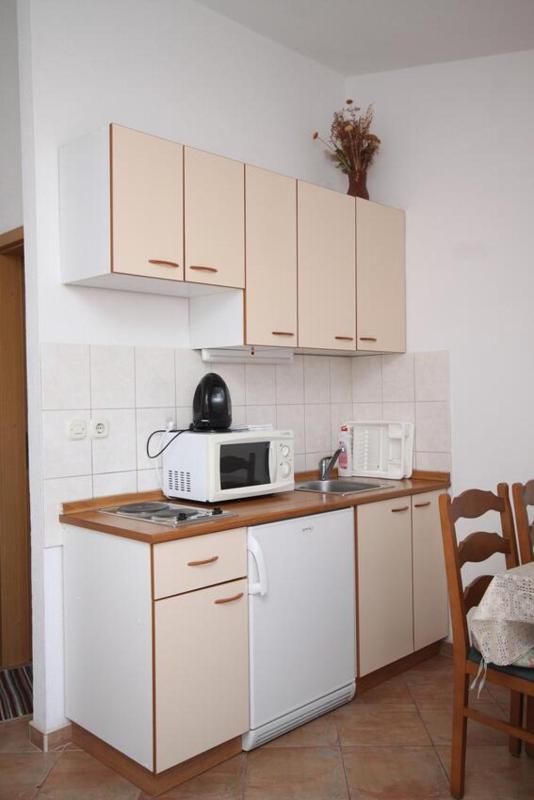 One-Bedroom Apartment with Balcony and Sea View image 2