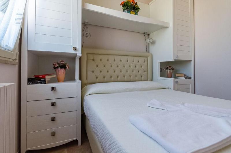 Economy Double Room image 2