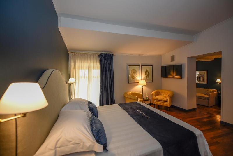 The Tuscanian Hotel - image 12