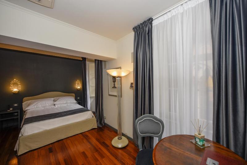 The Tuscanian Hotel - image 6