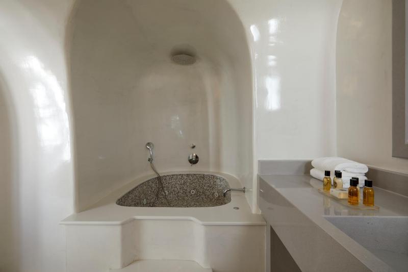 Petit Suite with Caldera View image 2