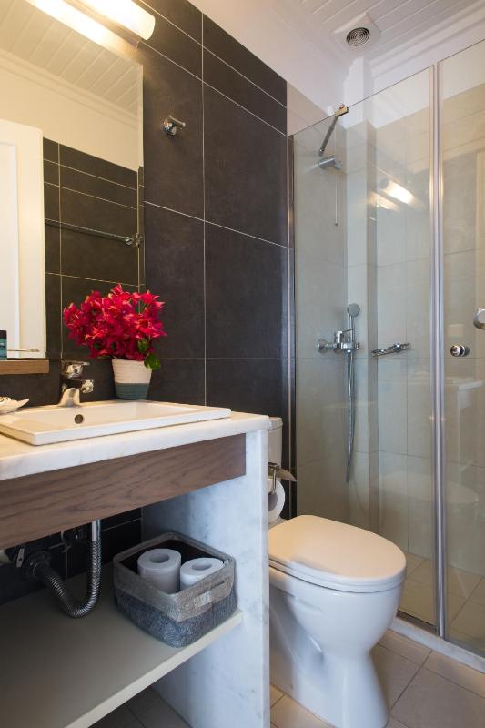 Double or Twin Room with Sea View image 3