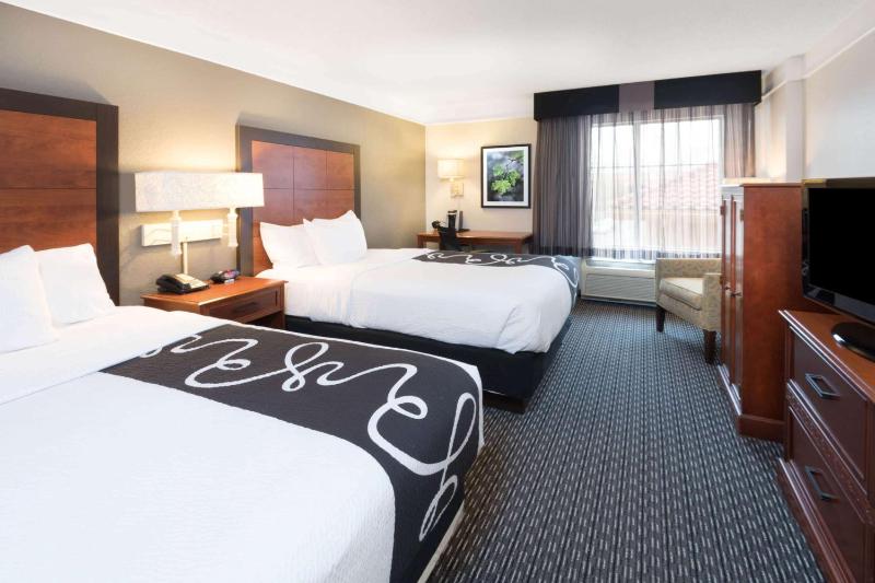 Double Room with Two Double Beds image 4
