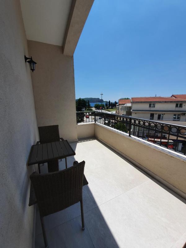 Deluxe Double Room with Balcony and Sea View image 3