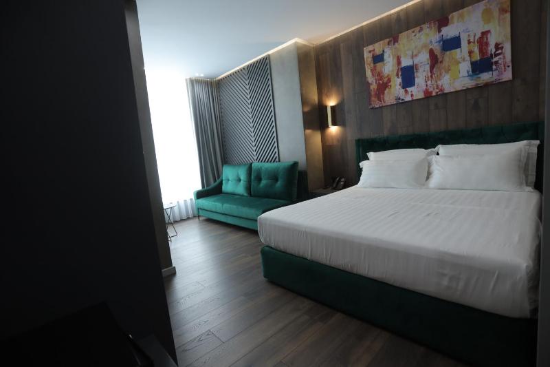 Deluxe Double Room with Side Sea View image 1