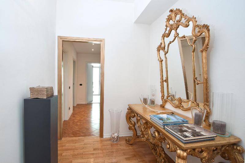 Double Room with Shared Bathroom image 2