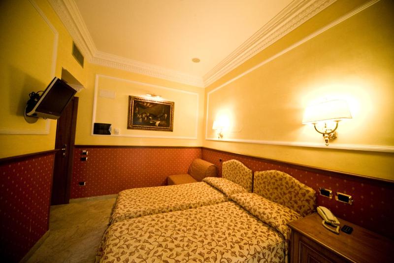 Double or Twin Room with Balcony image 3
