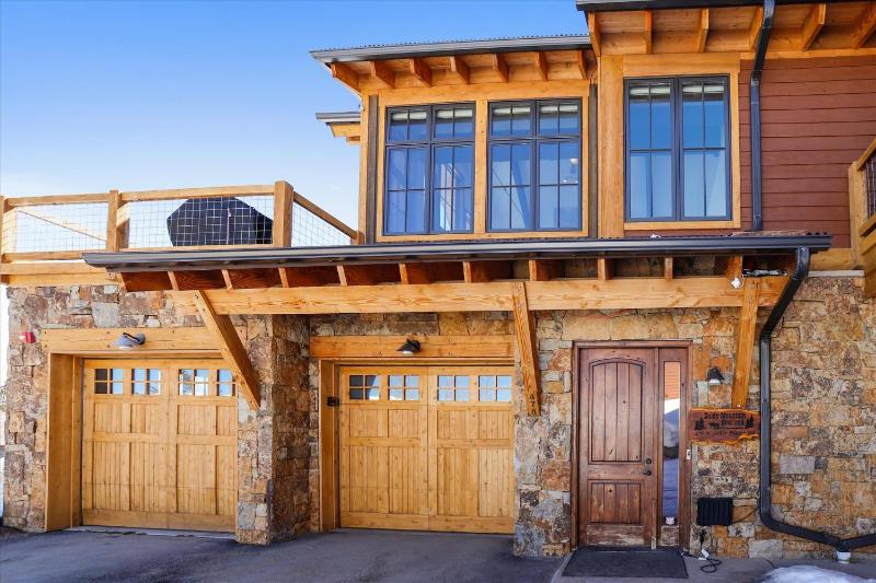 Four-Bedroom Townhouse image 1