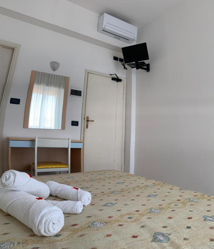 Triple Room with Beach Access image 4