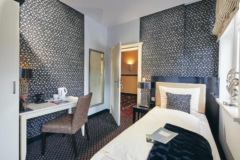 Single Room image 3