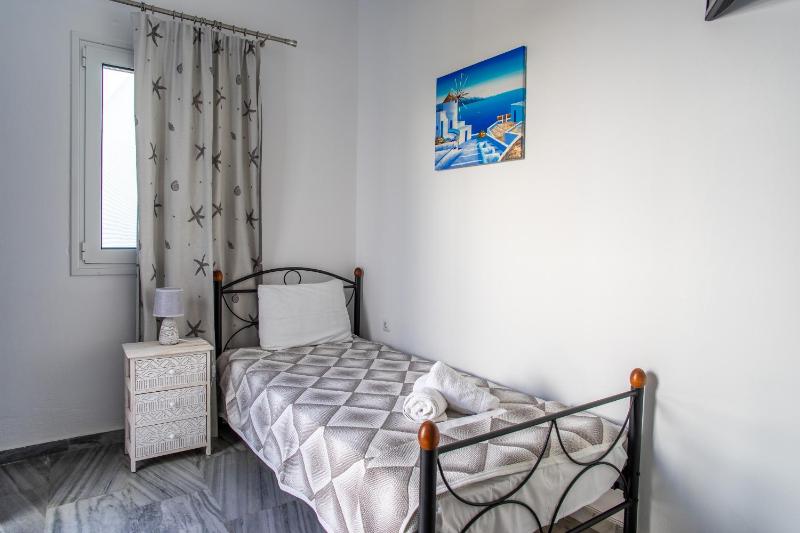 One-Bedroom Apartment (3 Adults) with Kitchen image 2