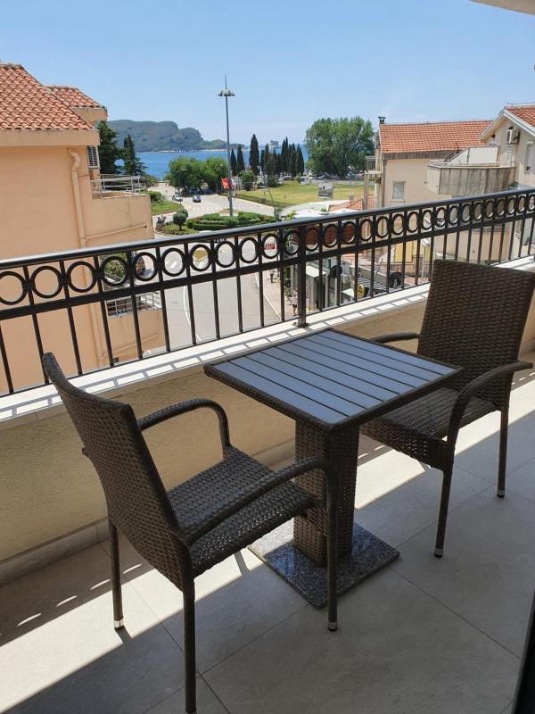 Deluxe Double Room with Balcony and Sea View image 2