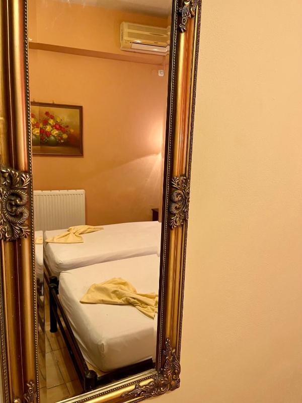 Budget Twin Room image 3