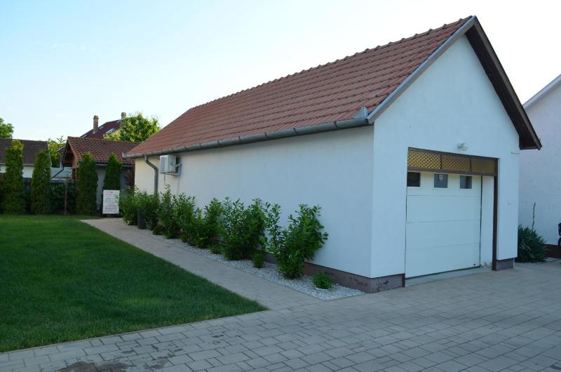 Henrietta - Violetta Apartman - image 24