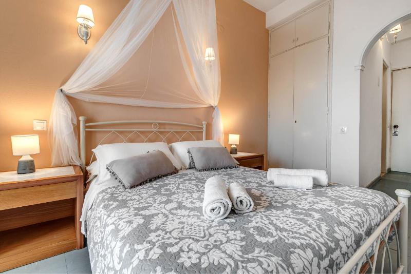 Double Room with Sea View image 2