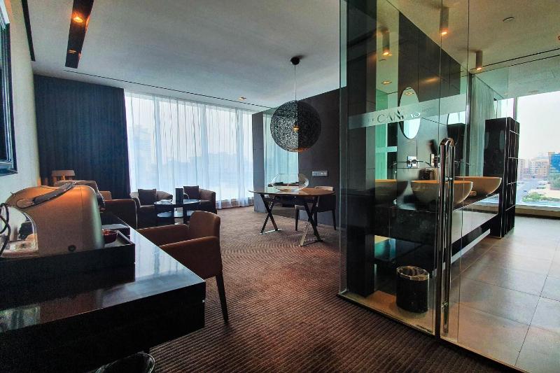 Executive King Suite with access to Executive lounge image 4
