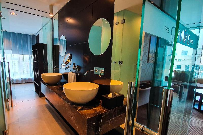 Executive King Suite with access to Executive lounge image 2