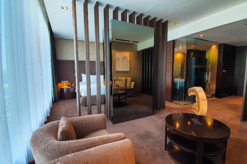Junior King Suite - Non-Smoking image 3