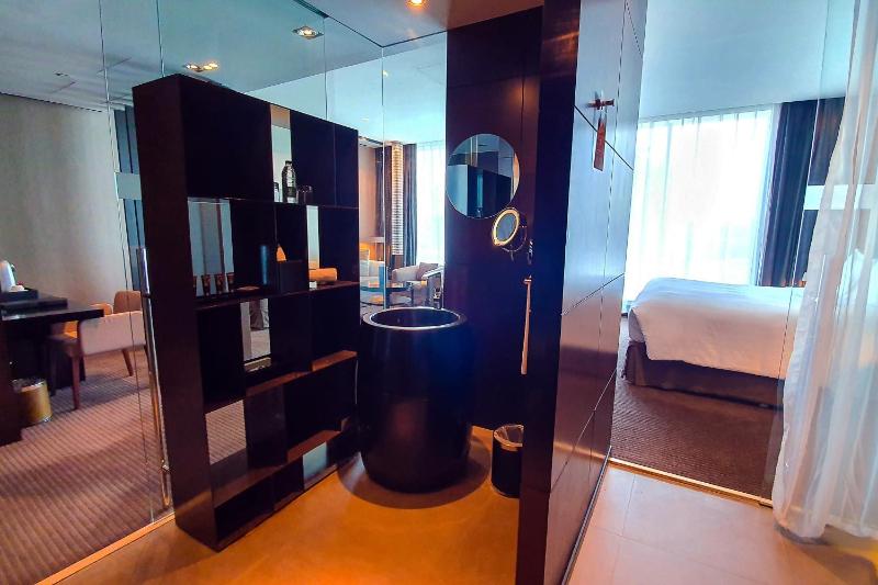 Junior King Suite - Non-Smoking image 2