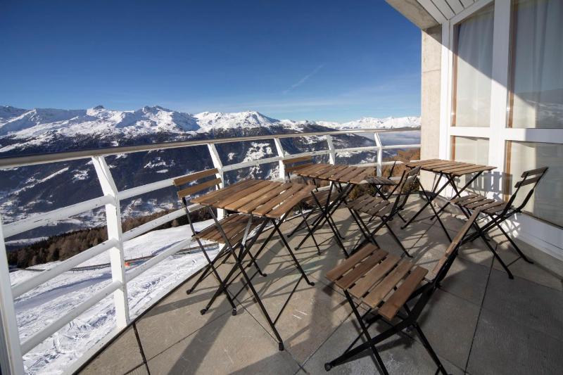 Apartment with Mountain View image 2