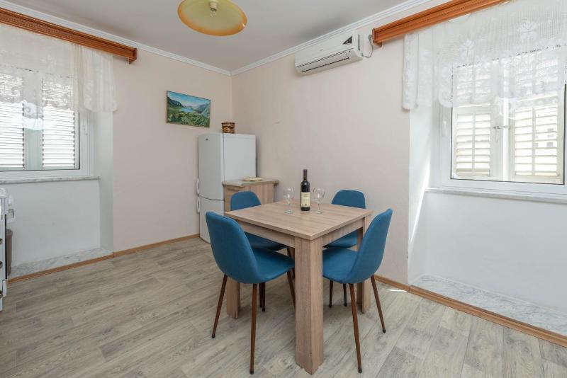 Apartment with Sea View image 4