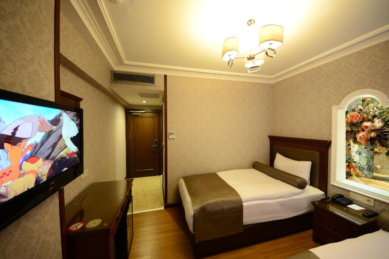 Twin Room image 2
