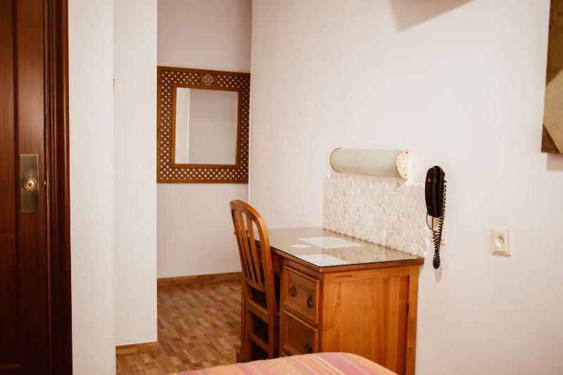 Double or Twin Room image 4