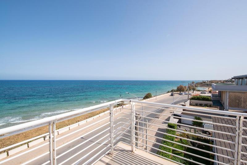 White Apartments & Spa - image 12