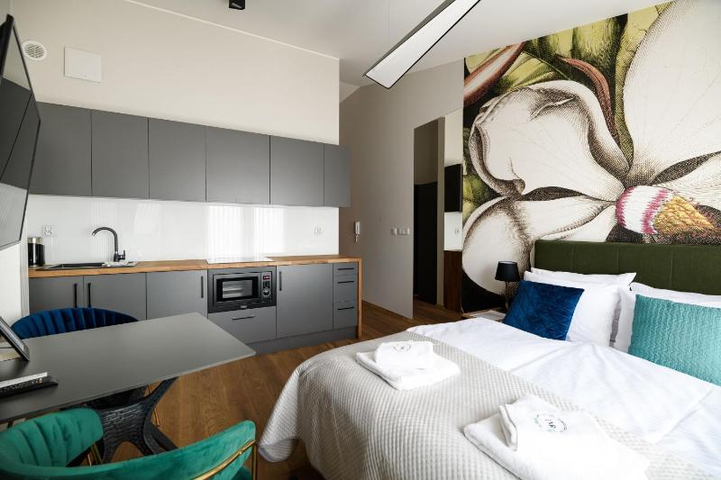 Studio with double bed image 2