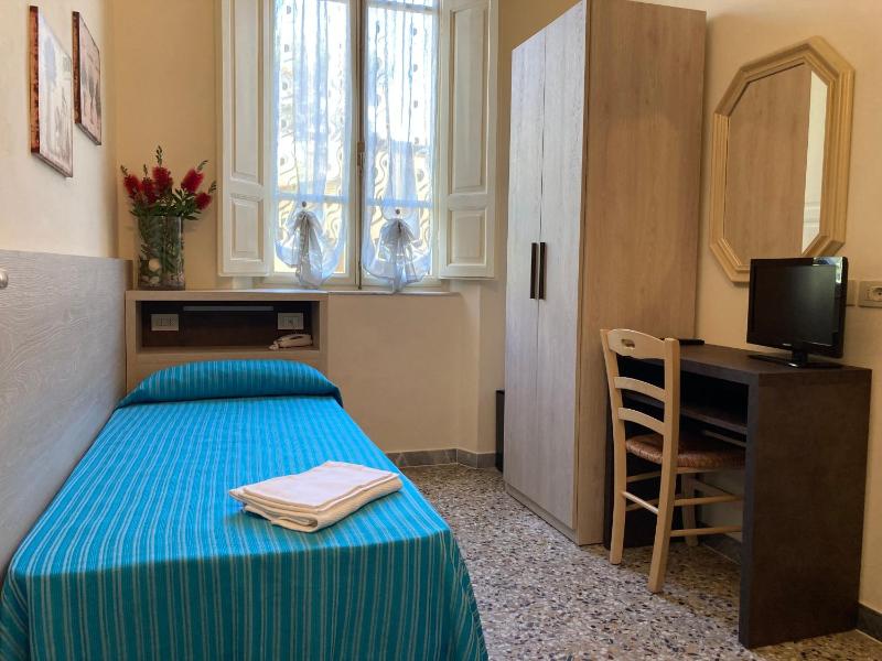 Single Room image 2
