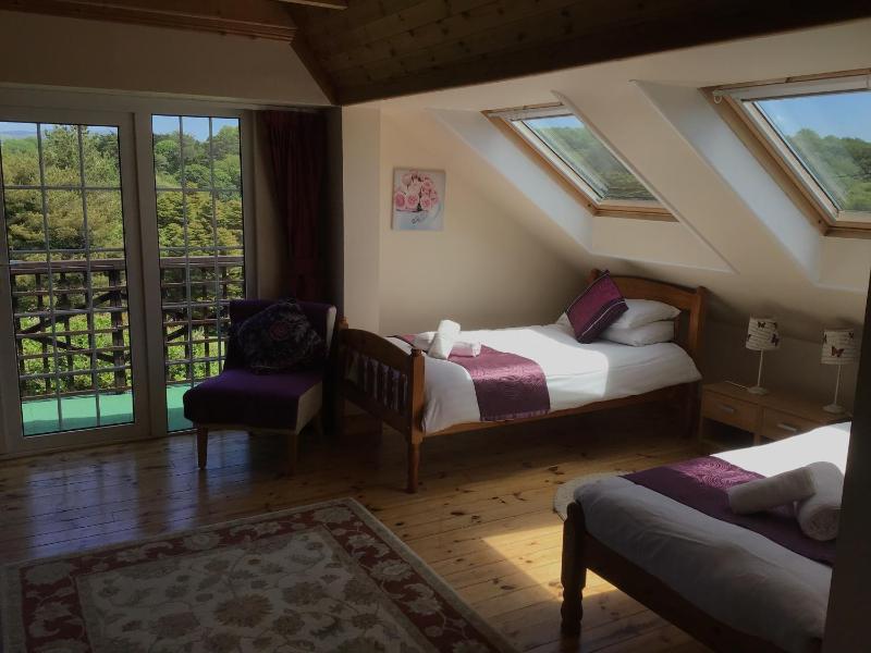 Family Room with Sea View image 3