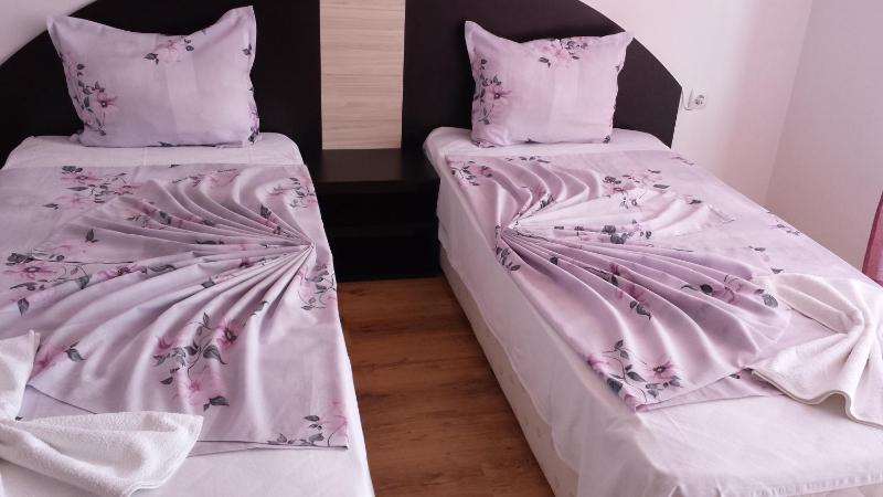 Double Room with Balcony image 4