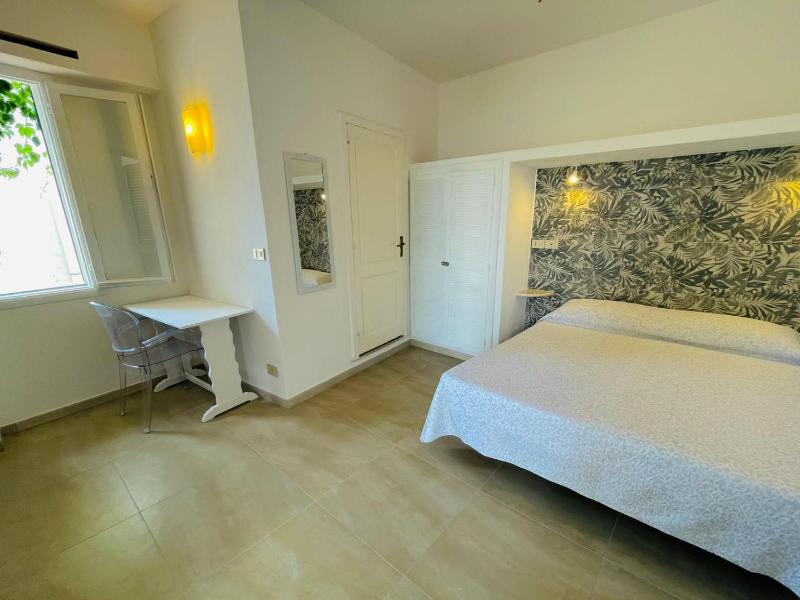 Small Double Room image 3