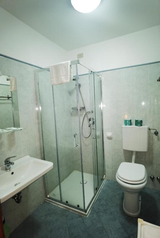 Economy Double or Twin Room image 3