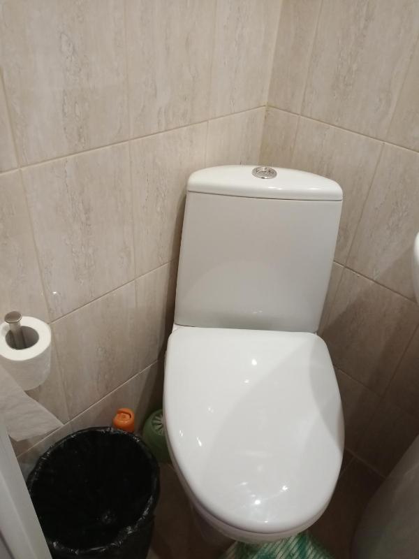 Single Room with Bathroom image 2
