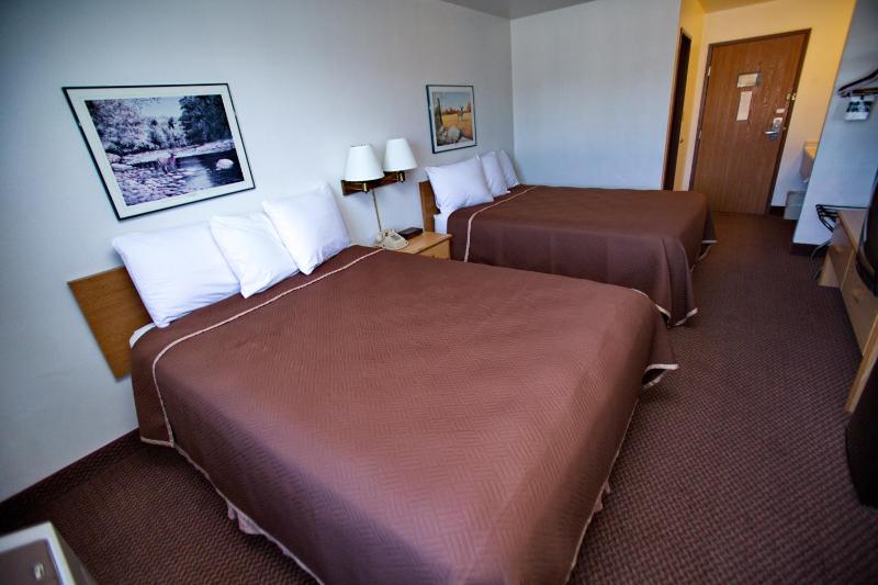 Queen Room with Two Queen Beds - Non-Smoking image 2