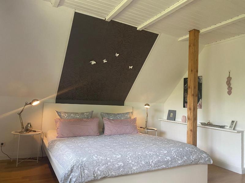 Deluxe Double Room with Balcony image 2