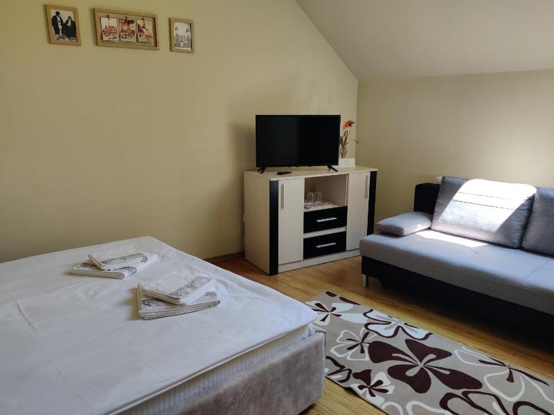 Queen Room image 2