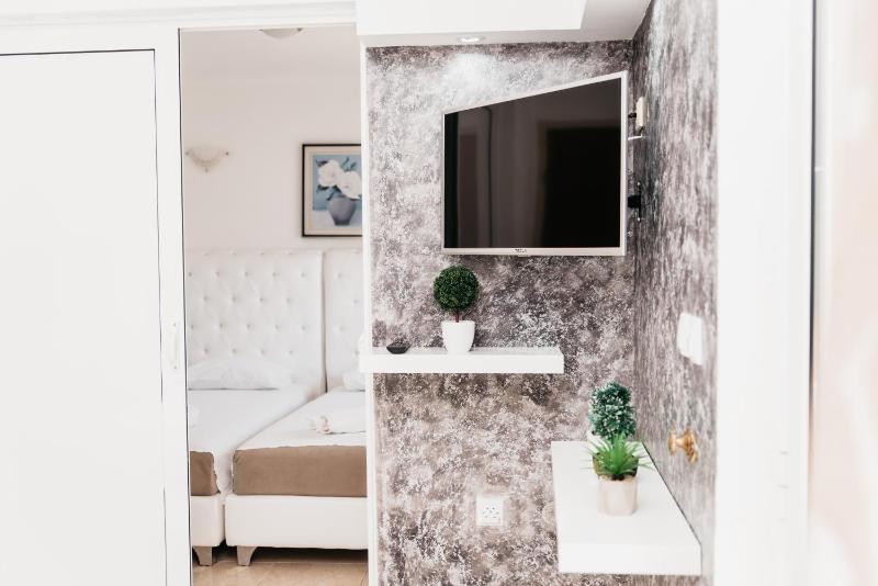 Two-Bedroom Apartment with Partial Sea View image 2