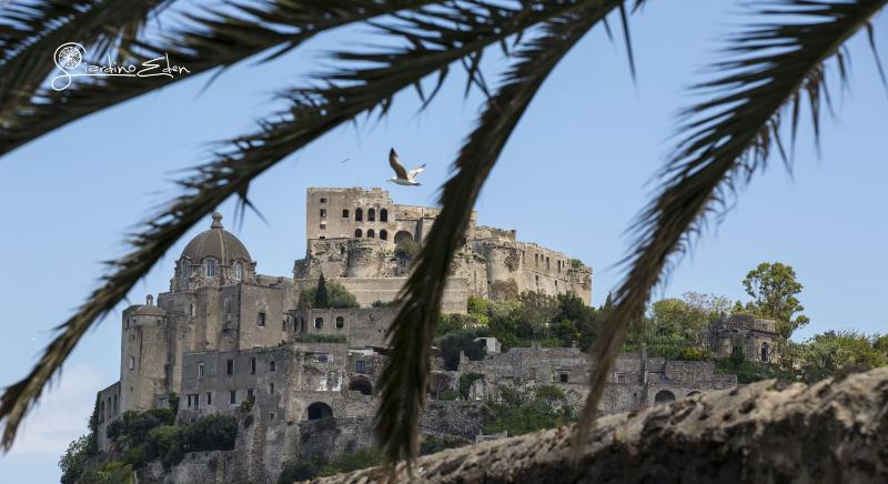 Double or Twin Room with Partial Sea View image 4