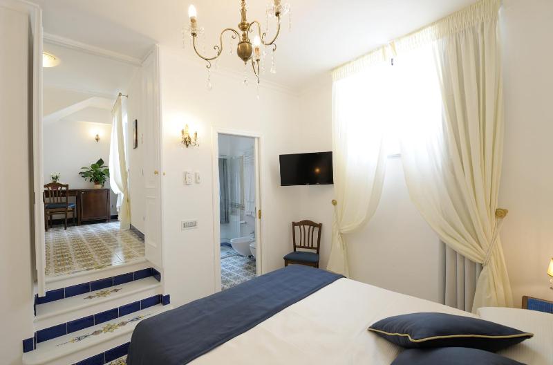 Double Room image 4