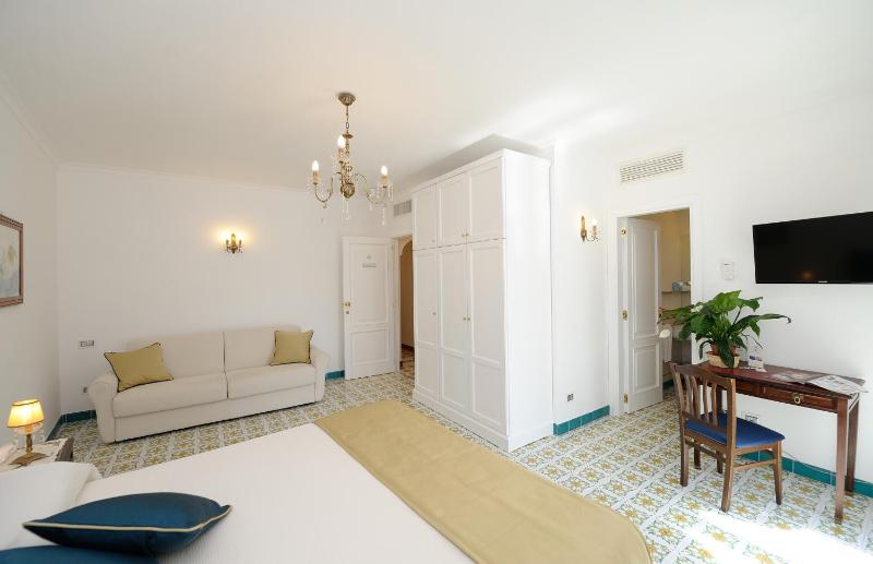 King Room with Balcony image 4