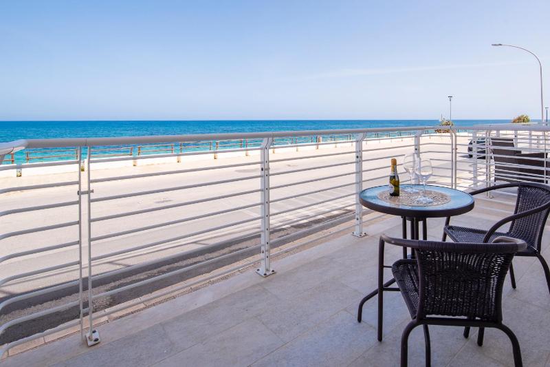 White Apartments & Spa - image 19