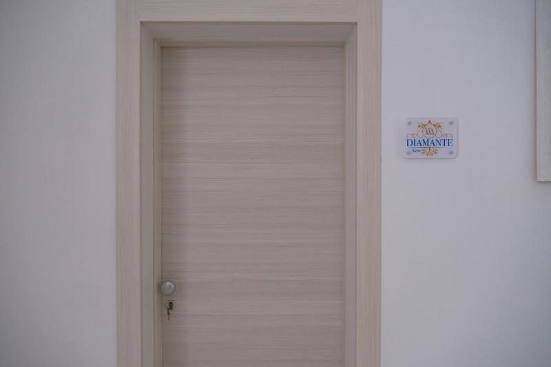 White Apartments & Spa - image 29